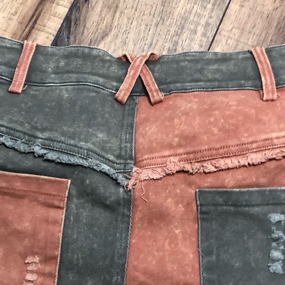 Oli & hali Two-Tone Fringe distressed shorts SZ S. A15 - Picture 6 of 9